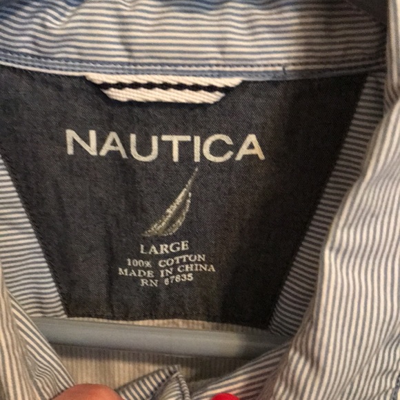 Button down - Picture 2 of 3